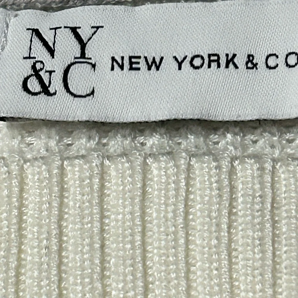 New York and Co women’s‎ size XL cable knit sweater with front peep hole
